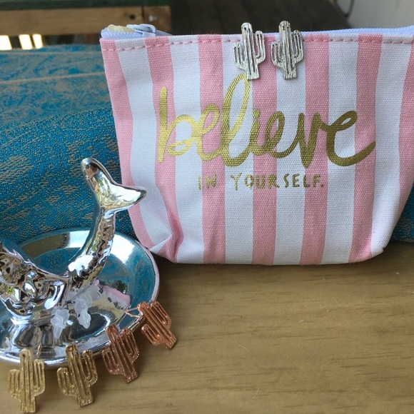 Dainty cactus earrings ONE SET LEFT - Picture 5 of 7